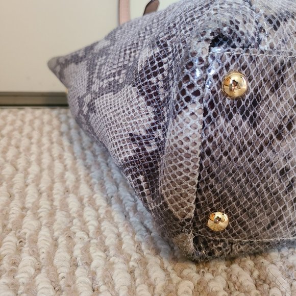 LIKE NEW "MICHAEL KORS" LEATHER TOTE BAG - Picture 7 of 9